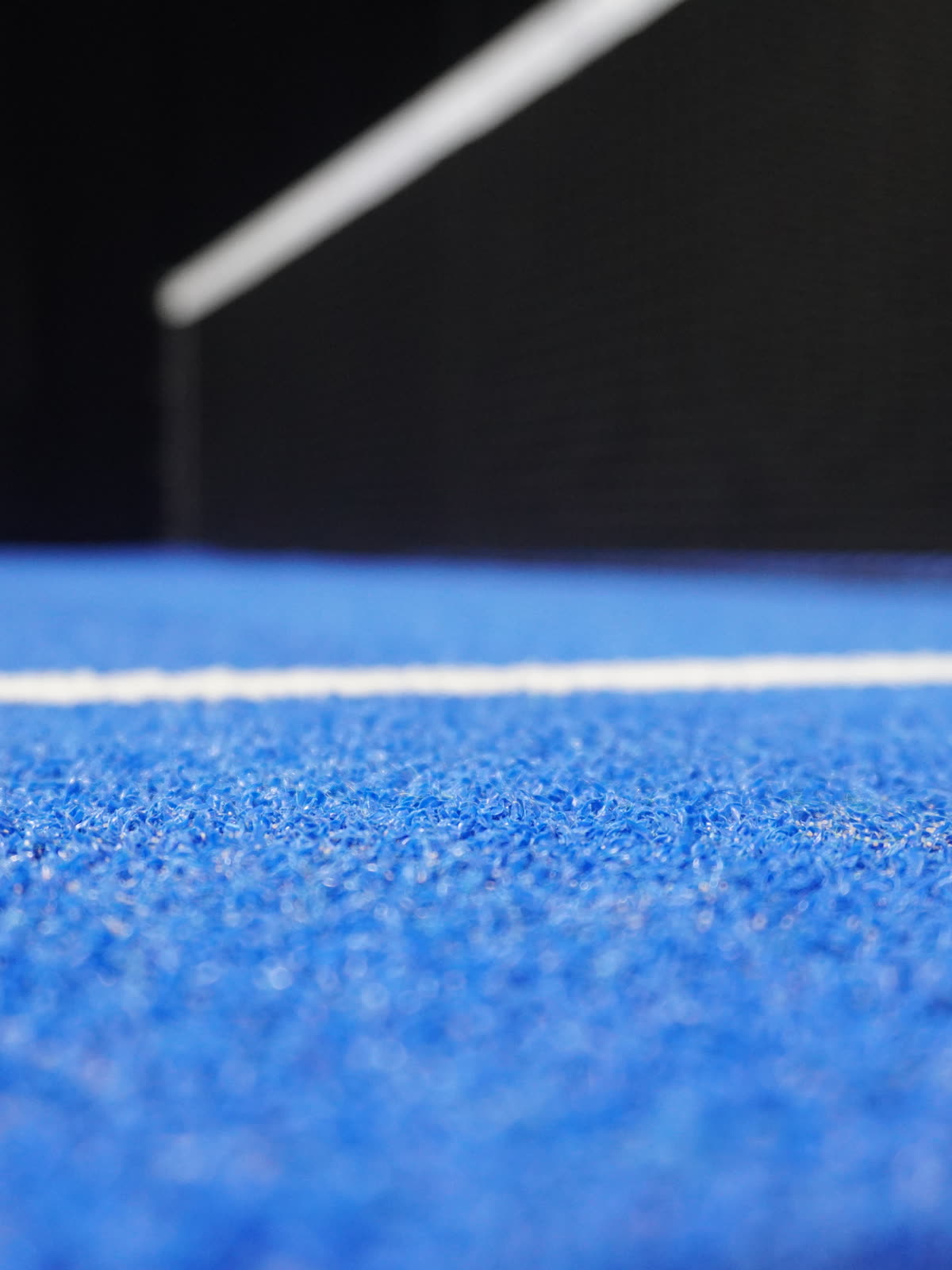 Blauer Indoor-Padel-Court Detail